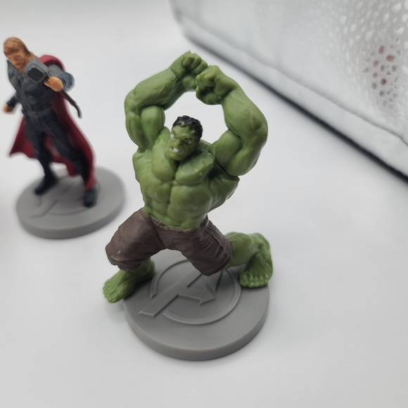 Marvel Avengers figures Black Widow, Ironman, The Hulk, Thor, Hawkeye PVC - Picture 2 of 5